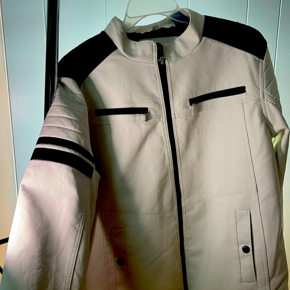Weather proof jacket Hard Edged for men size XL white and black.
